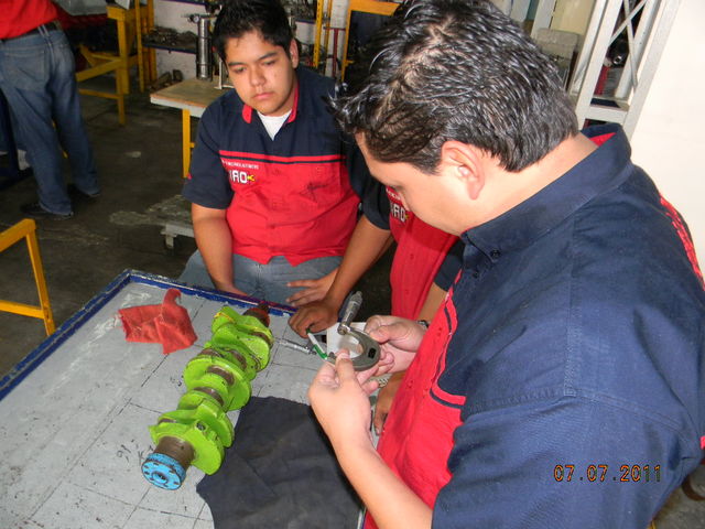 ESCUELA DE MECANICA PRACTICA MEDICION DE CIGÜEÑAL